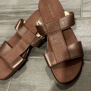 Easy Spirit Women's Metallic Pink Sandals
